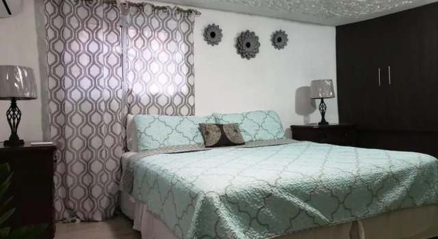 Hill Retreat - Kingston, Buchen Sie Hotel Kingston Jamaika
