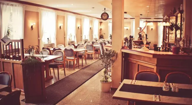 Hotel Am Schlosspark, Забронировать Отель Отели Upper Palatinate с парковкой, Парковка