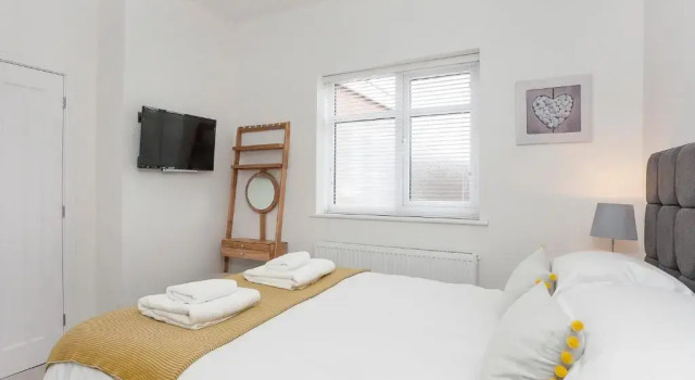 Апартаменты White House Apartments-Free parking 1 car per apartment