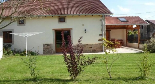 Gîte spacieux avec terrasse, confort moderne dans un cadre verdoyant et propice aux balades. - FR-1-589-79, Réserver Hôtel La Vôge-les-Bains 