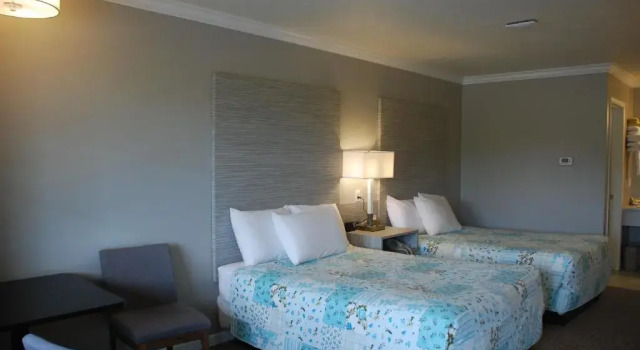 Четырёхместный номер Standard Berlin Village Inn