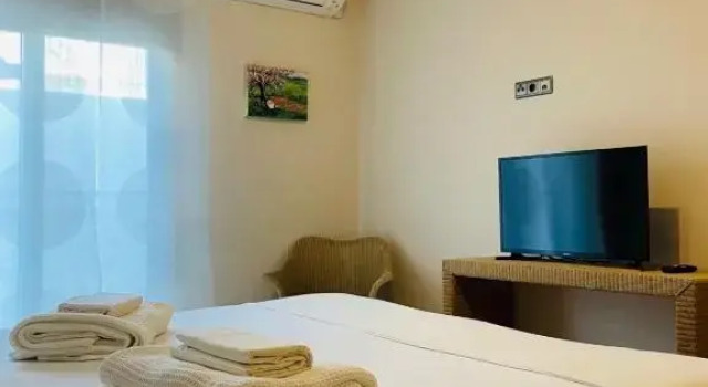 Studio Daphne, Book Hotel Petralona 