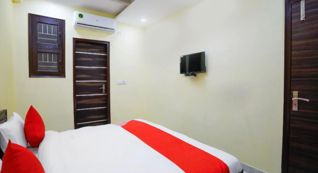 OYO 65547 Hotel The Geetika Palace, Забронировать Отель Газиабад штат Уттар-Прадеш, рядом с Артала