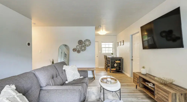 Коттедж с 2 комнатами Sarasota Duplex in Gillespie Park: 1 Mi to Dtwn!