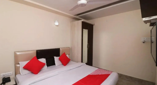 Hotel Paras by OYO Rooms