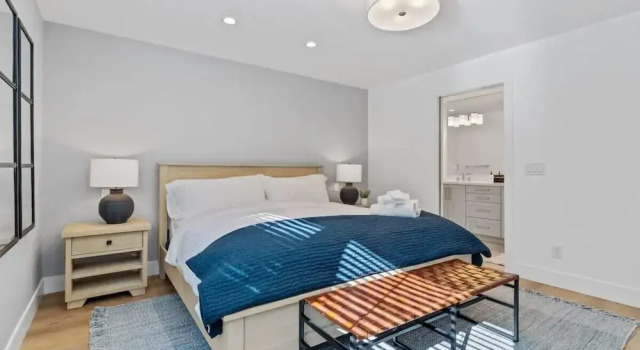 @ Marbella Lane - 3BR w/sweeping views of Bay Area, Забронировать Отель Отели Сан-Матео с парковкой, рядом с Парк Лос-Прадос, Парковка