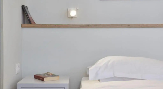 Stay in a hip decorated studio near Acropolis!, Забронировать Отель Афины Острова Саронического залива - Аттика, рядом с Холм Филопаппос
