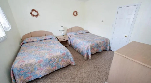 Beach Gardens Motel, Varaa Motelli Hotellit New England uima-altaalla, Uima-allas