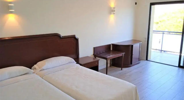Четырёхместный номер Standard с балконом Hotel 153