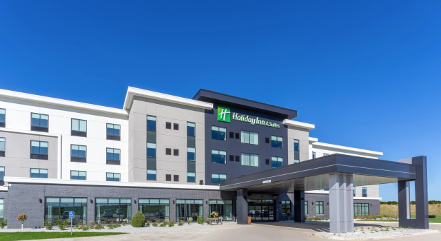Holiday Inn & Suites Cedar Falls - Waterloo Event Ctr by IHG