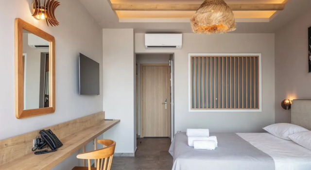 Полулюкс с балконом и с видом на море Skipper Beachfront Suites