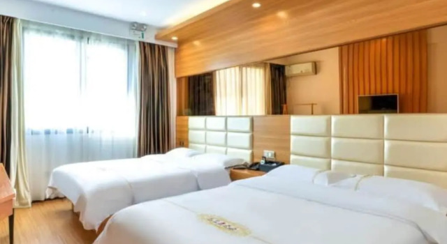 Номер Standard Brother Commercial Hotel