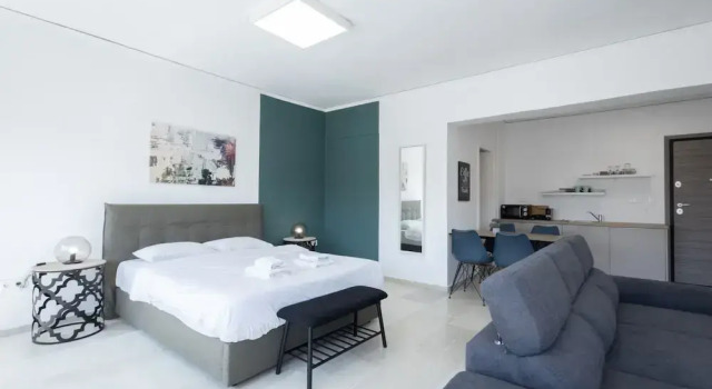 Spacious Urban Retreat Central 2-bedroom Haven for 8