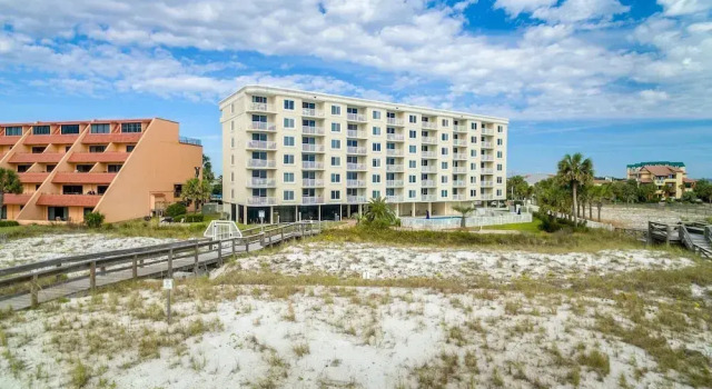Destin On The Gulf 406 2 Bedroom Condo by RedAwning, Varaa Huoneisto Destin Emerald Coast