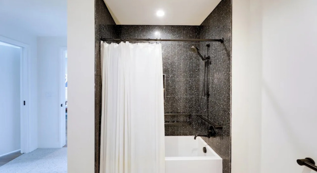 Апартаменты c 1 комнатой с балконом Luxury Austin Condo: Pool Access, Near Downtown!