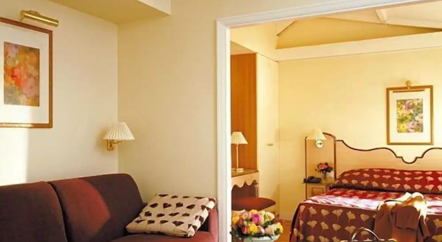 Номер Standard Hotel Suites Unic Renoir Saint-Germain