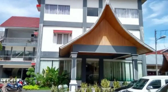 Edotel Minangkabau Hotel, Rezervovat Hotel Hotely v Padang s parkováním, Parkování