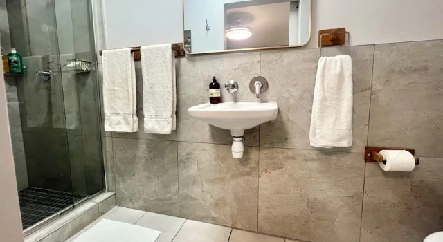 Одноместный номер Deluxe с балконом Pelican Lodge Guesthouse