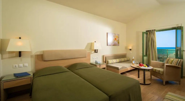 Двухместный номер с частичным видом на море Silva Beach Hotel