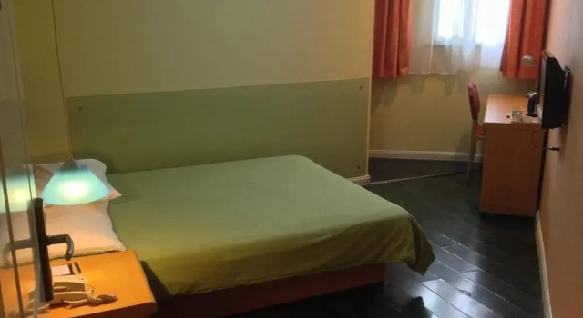 Home Inn Wuhan Jianshe Avenue Qingnian Road, Забронировать Отель Ухань Хубэй