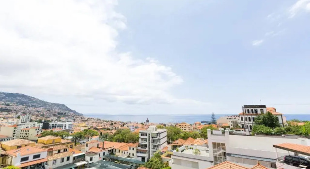 Коттедж с 2 комнатами Funchal Window by Homie