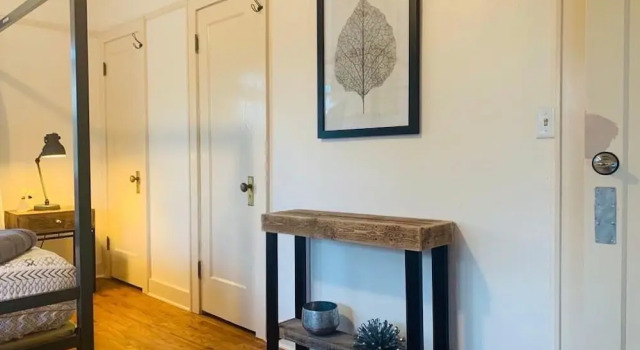 Номер Standard 250 N Adams St