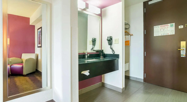Двухместный номер Standard Holiday Inn & Suites Richmond West End by IHG