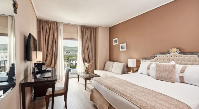 Номер Executive с красивым видом из окна Epirus Palace Congress & Spa