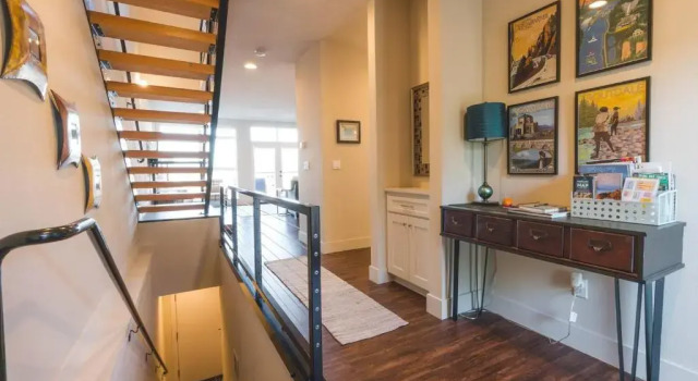 Columbia Gorge Industrial Loft, Rezerwuj Hotel Troutdale Willamette Valley