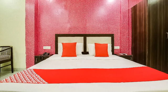 Люкс Standard OYO 9040 Hotel Alpine