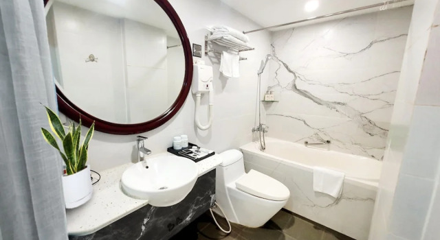 Семейный номер Standard с балконом и с видом на город Hanoi Siva Luxury Hotel & Travel