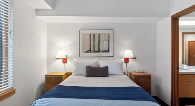 The Ridgeline by Avantstay Shared Pool + Hot Tub + Sauna Ski-in Access + Village Walk