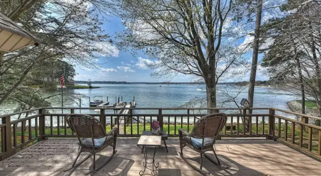 Коттедж Landover Lodge by Avantstay Waterfront + Dock