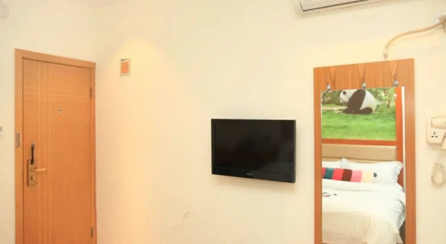 Номер Standard Panda Club Jiaotong University Branch