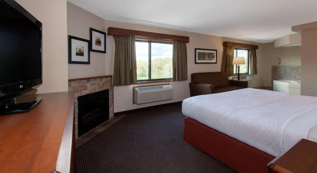 Двухместный люкс Premier AmericInn by Wyndham Iron River
