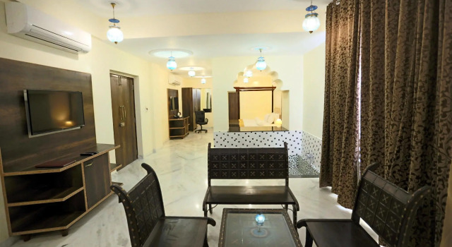 Regenta Central Mewargarh Udaipur, Забронировать Отель Отели штата Раджастхана с бассейном, Бассейн