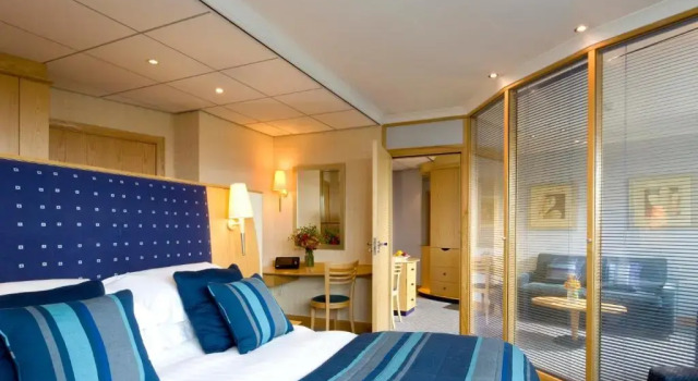 Люкс The Bolton Stadium Hotel, a member of Radisson Individuals