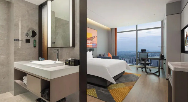 Номер Superior Hampton by Hilton Hangzhou Liangzhu