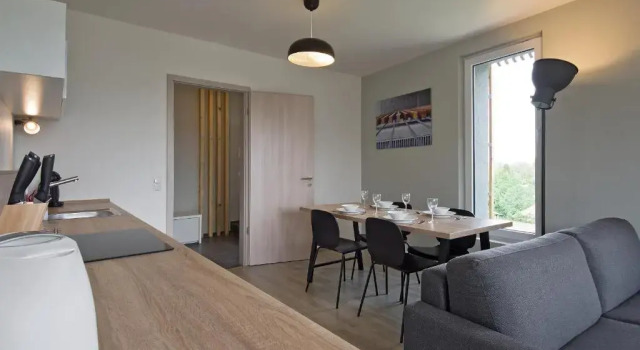 Апартаменты с балконом Lakepark Residence