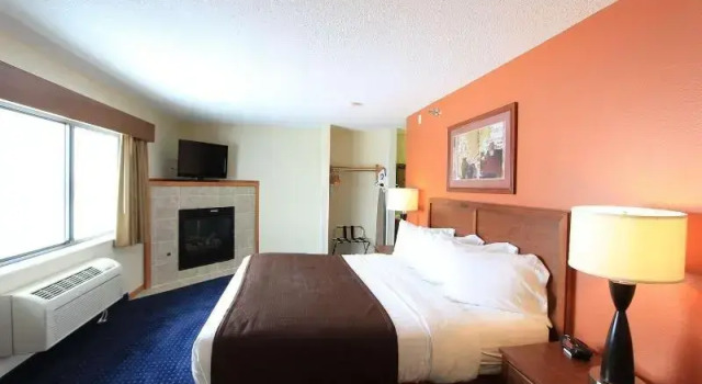 Номер Superior AmericInn by Wyndham Cedar Rapids Airport