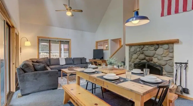 2 Circle 4 Cabin