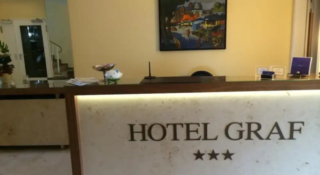 Hotel Karl, Забронировать Отель Отели Оффенбах с парковкой, рядом с Дворец Изенбург, Парковка
