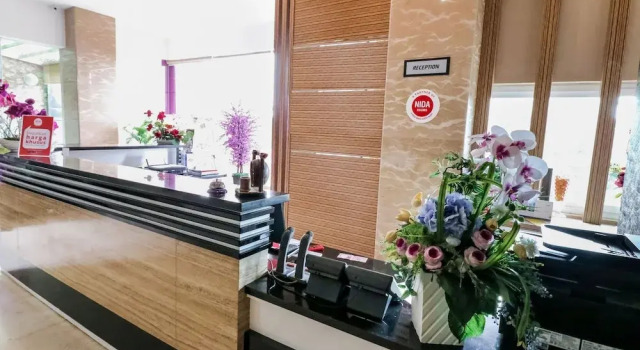 NIDA Rooms Racing Center Makassar, Book Hotel Hotels in Sulawesi with Parking, Parking