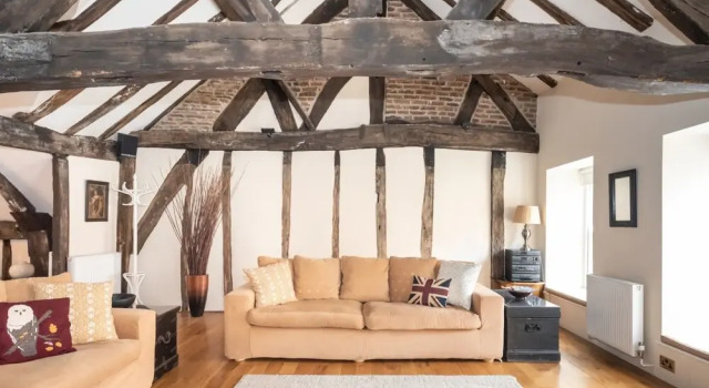 Traditional, Stunning and Spacious 2BR Apt for 4, Забронировать Отель Отели Англии 3 звезды, 3*