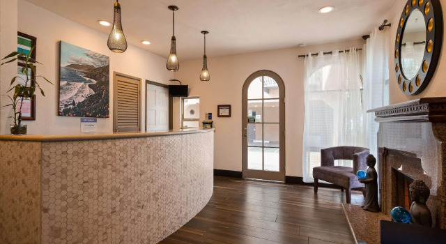 Кровать в общем номере Best Western San Marcos Inn