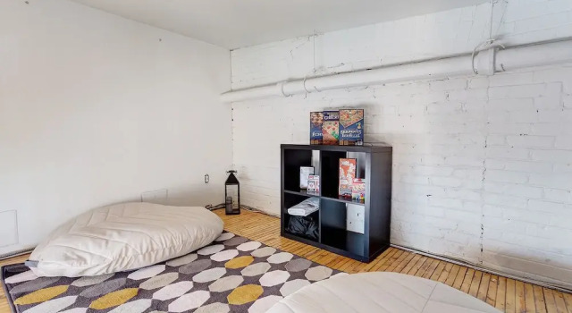 Bachelor Pad by Hometrotting, Rezervasyon Otel Montreal otoparklı oteller, Habitat 67 yakınında, Otopark