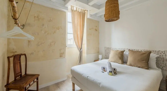 Le Secret de Bacchus-magnifique 3 Chambres vue sur la Garonne, Забронировать Отель Бордо Жиронда, рядом с Церковь Нотр-Дам