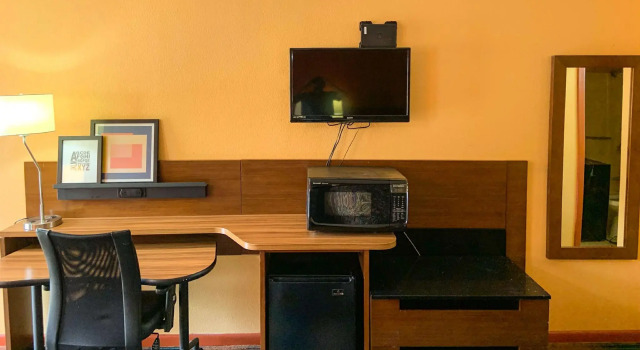 Четырёхместный номер Standard Luxury Inn Forrest City