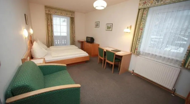 Gasthof Hotel Weberhäusl, Rezerwuj Hotel Hotele w Salzburg z parkingiem, Parking
