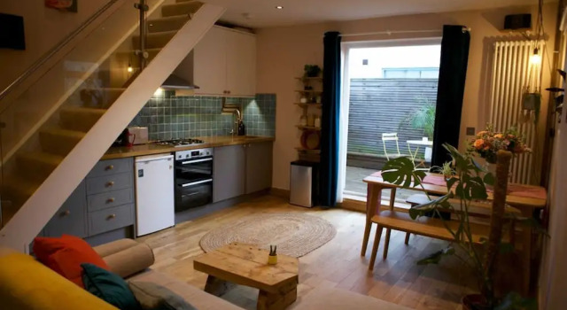 Inviting & Secluded 1BD House w/ Patio - Peckham!, Varaa Huoneisto Asunnot kohteessa Merseyside, Huoneisto